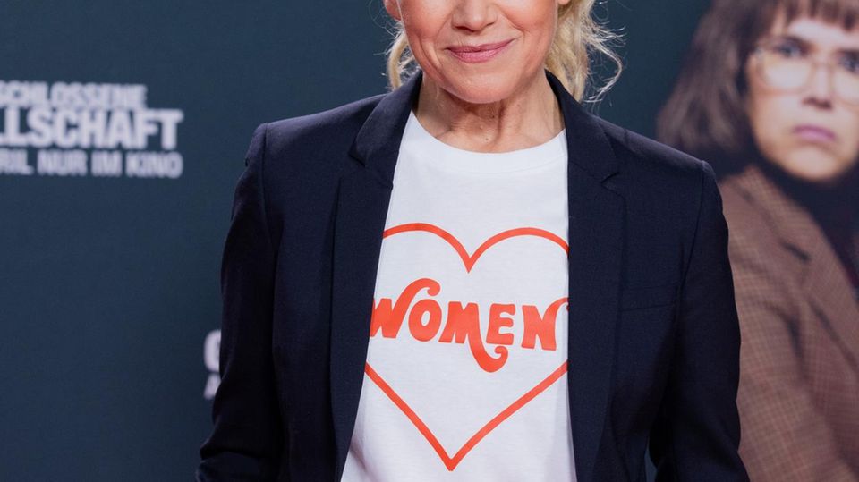 Комикесса Анке Энгельке (60 лет) не интересуется социальными сетями. В своем подкасте она называет это 'дешевым дофамином'.