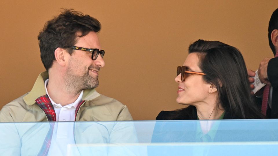 Мило! Николя Матьё и Шарлотта Казираги не могут отвести глаз друг от друга.