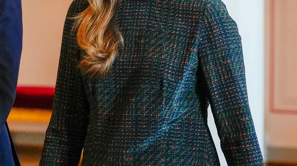 Вкусы ее матери, кажется, совпадают со вкусами принцессы Ингрид Александры, как доказывает эта сумка.