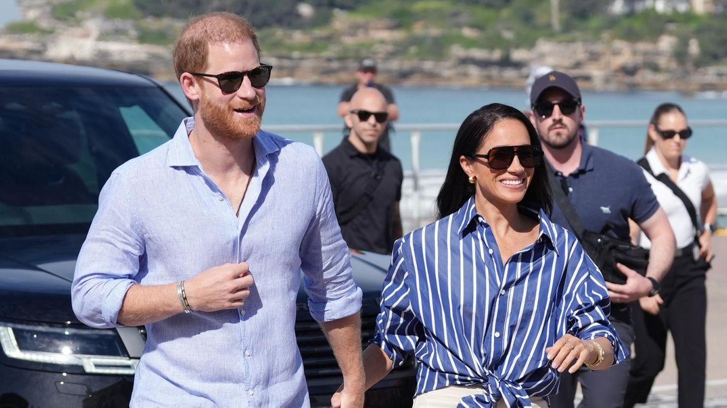 Prinz Harry + Herzogin Meghan: Mit breitem Grinsen zum Bondi Beach – der Anlass ist traurig