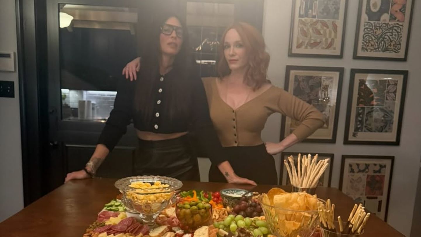 Stars beim Essen: "Good Girls"-Star baut gigantisches Charcuterie Board