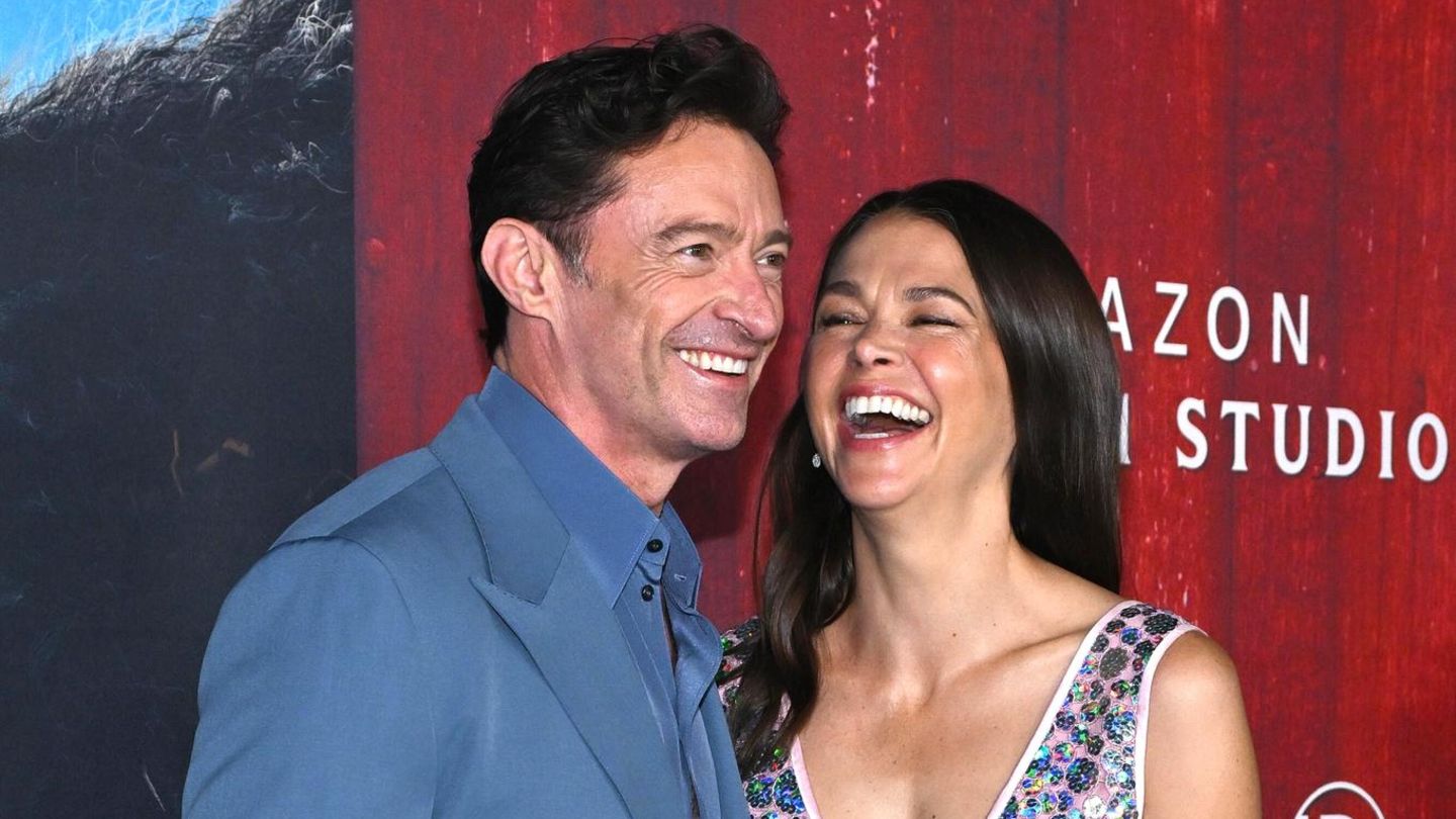 Hugh Jackman + Sutton Foster: Verliebter Paar-Auftritt! Sie strahlen auf dem Red Carpet