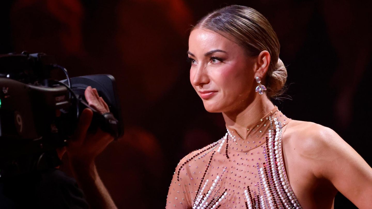 "Let's Dance": Anna-Carina Woitschack kämpft mit Folgen des "Let's Dance"-Trainings