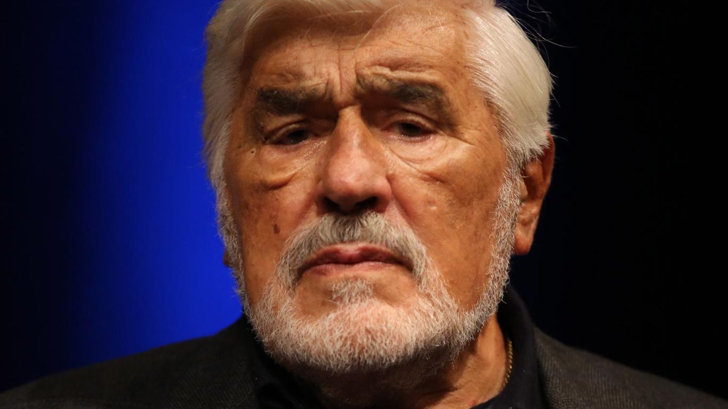 Mario Adorf (†95) : Der große Mario Adorf wird würdig verabschiedet