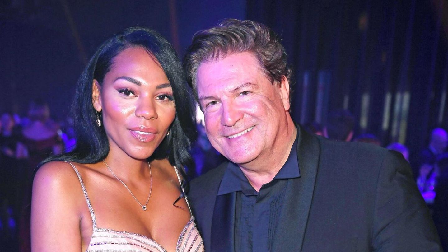 Francis Fulton-Smith: Längst verlobt! "Rosenheim-Cops"-Star plant Traumhochzeit