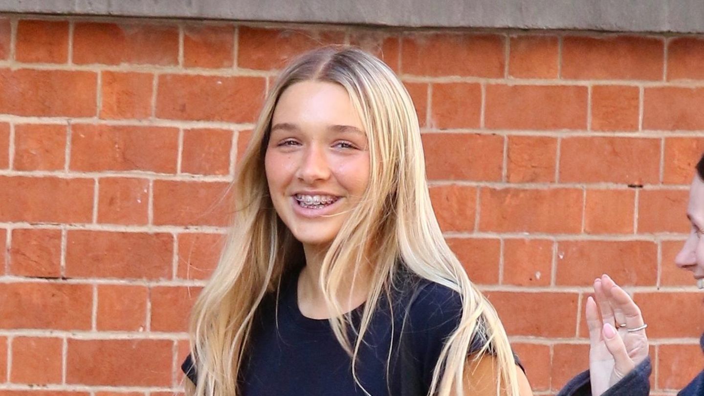 Modische Minis: Große Beautyveränderung mitten im Gesicht bringt sie zum Strahlen