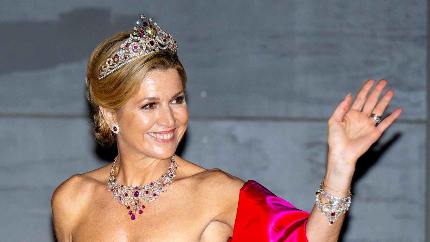 Königin Máxima : "Phänomenaler Schmuck" – mit der Peacock-Parüre bringt sie Fans zum Staunen