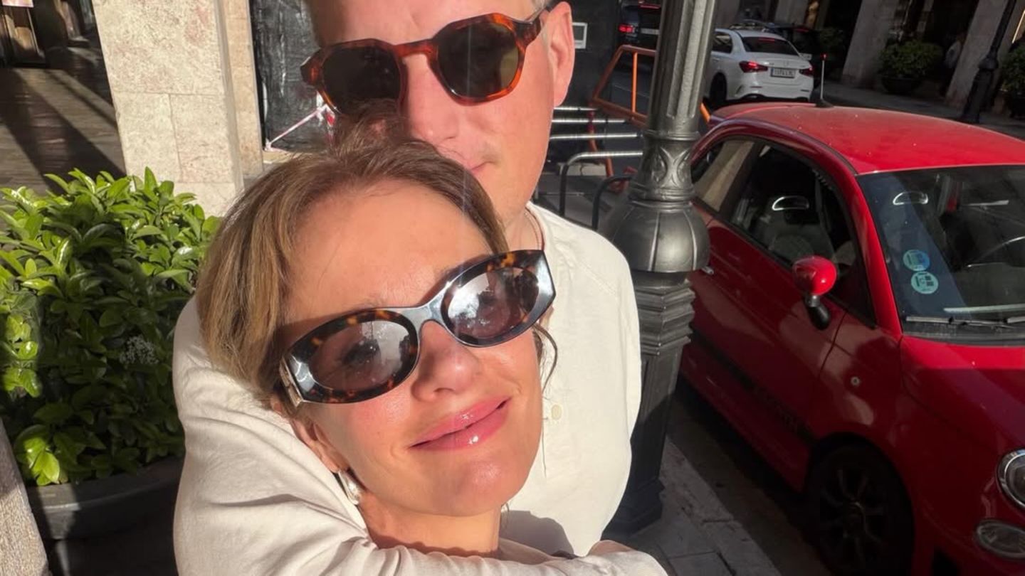 Urlaubsgrüße 2026: Mareile Höppner schickt süße Urlaubsgrüße von der Insel