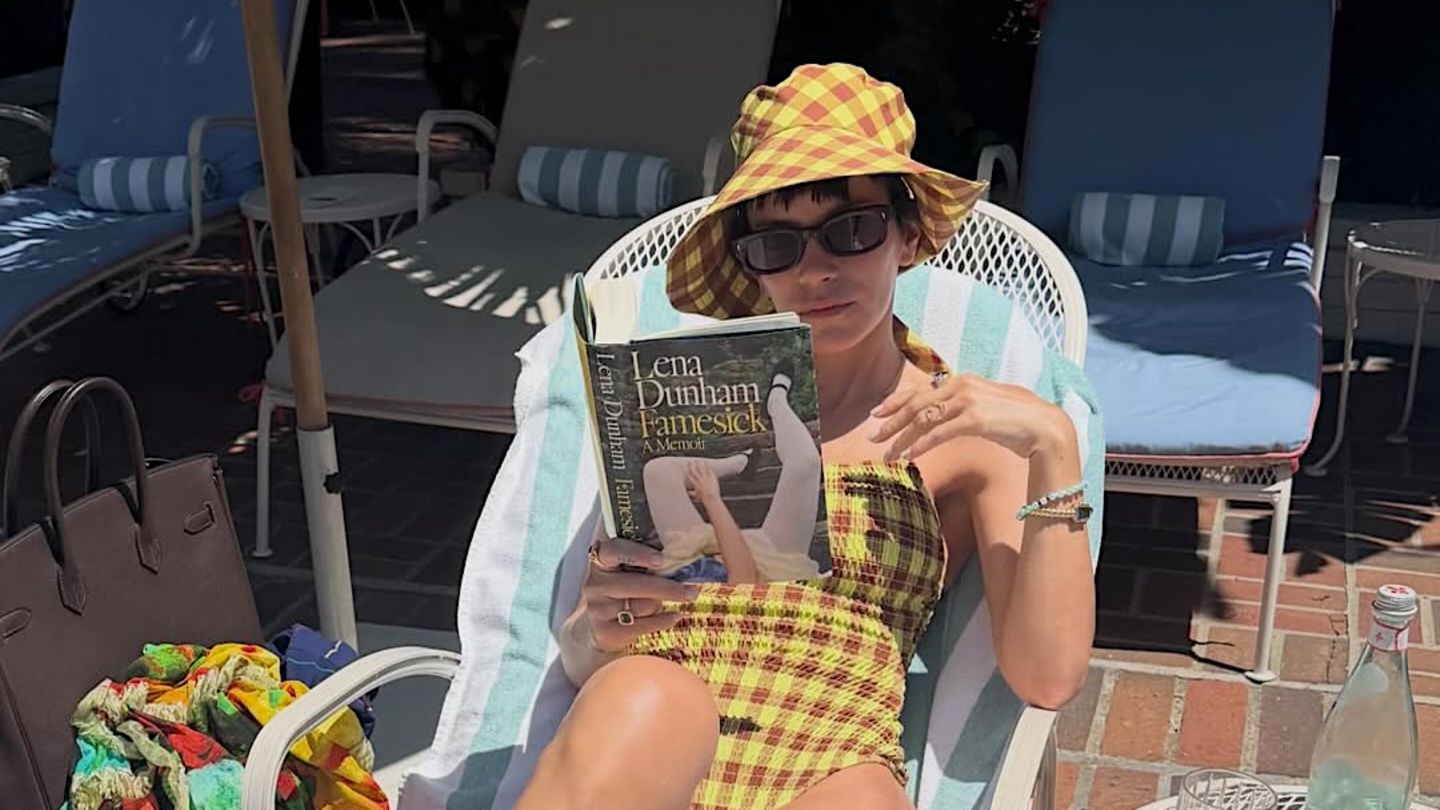 Lieblingsbücher: Wer verschlingt hier Lena Dunhams neuen Schmöker?