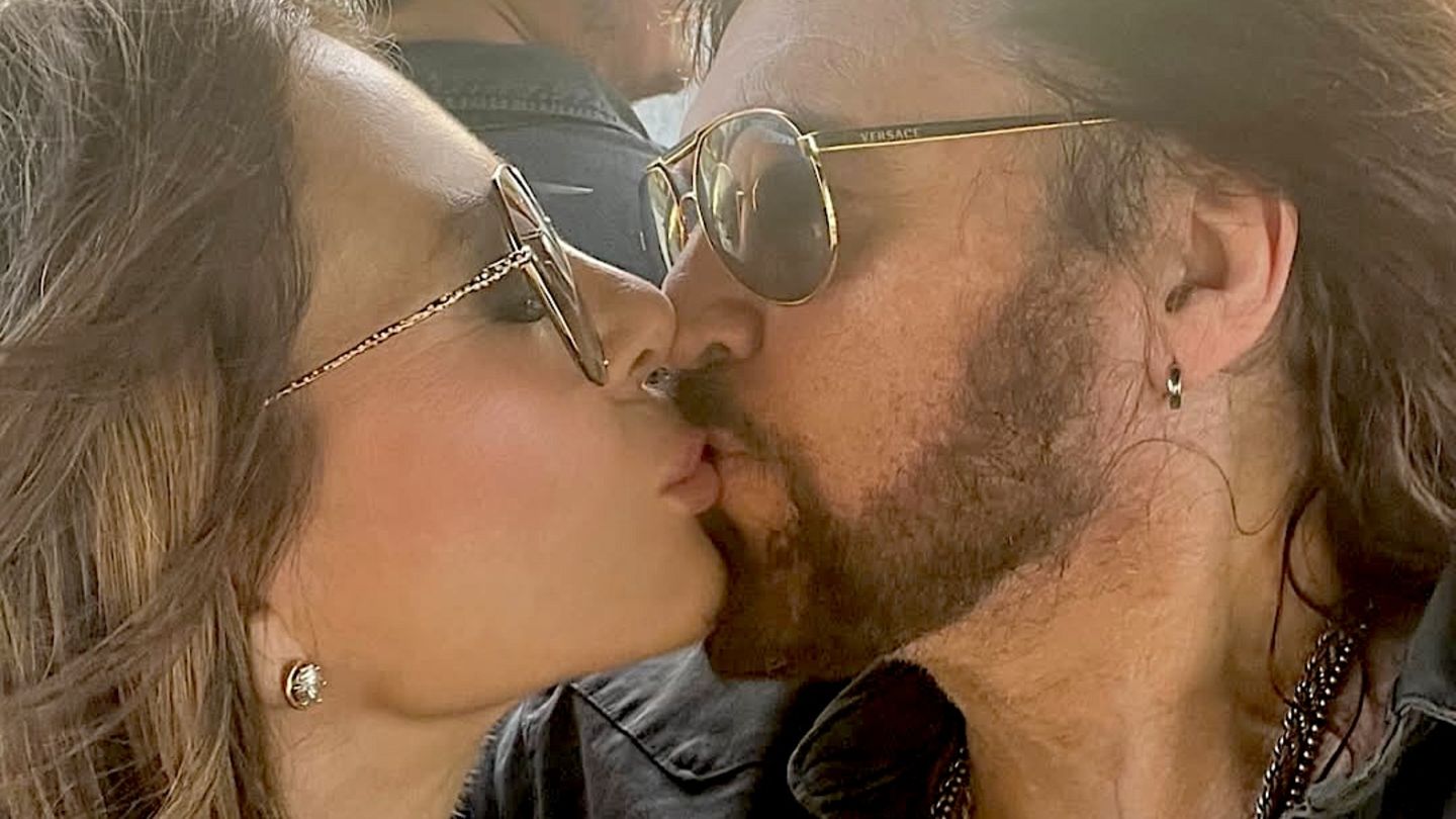 Promi-Küsse: Selbst auf Tour bleibt Liz und Billy Ray Zeit für die wichtigen Dinge