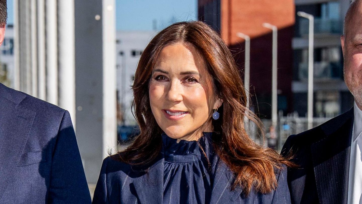 Königin Mary: Ausgerechnet ihr passiert ein ungeschicktes Mode-Malheur