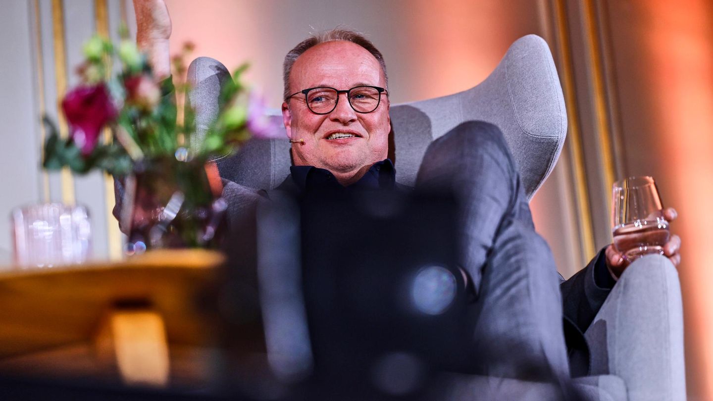 Oliver Welke: "Spinnst du?!" Oliver Welke bezieht Stellung – ohne Entschuldigung