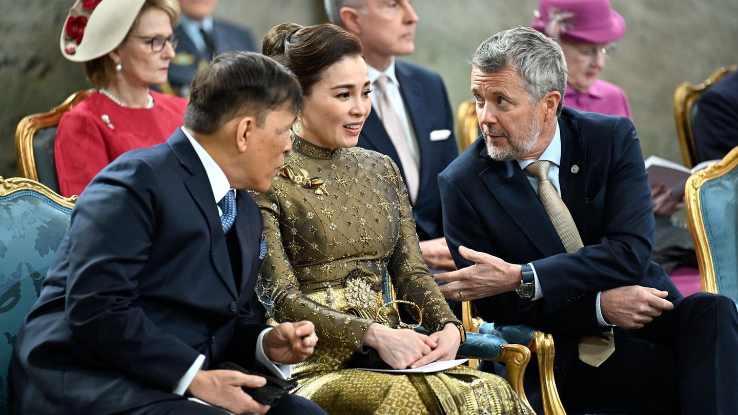 König Carl Gustaf: Beim Gottesdienst wird König Frederik von IHR abgelenkt