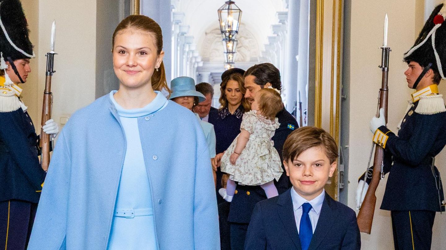 Zwei Royals, ein Look: Süßes Detail! Hier tritt sie selbstbewusst in die Fußstapfen von Mama Victoria