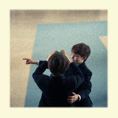 Auch Julians große Brüder Prinz Gabriel und Prinz Alexander haben Gefallen an der Kamera gefunden ...