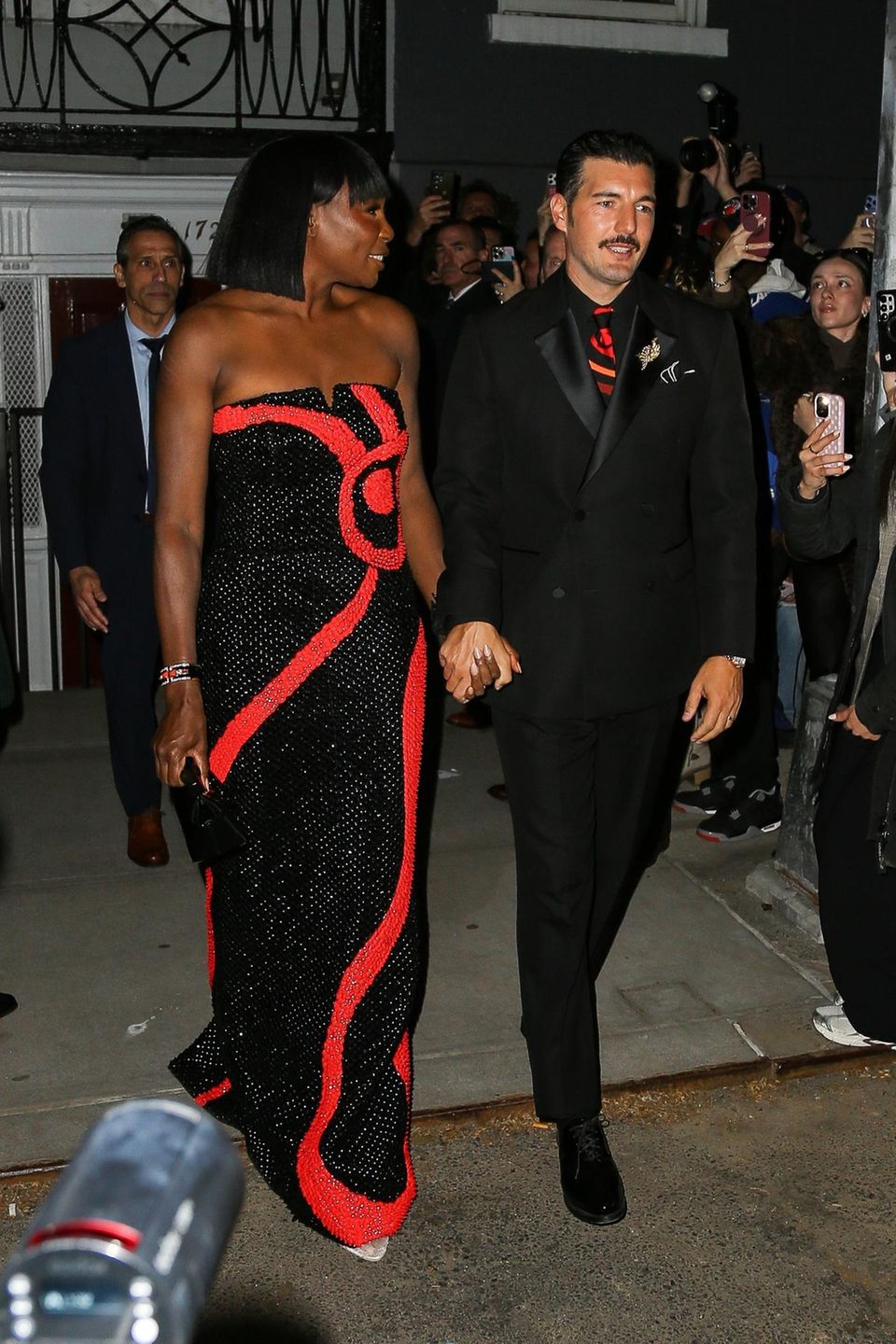 Von skurril bis sexy: Auf der Afterparty der Met Gala gehts heiß her ...