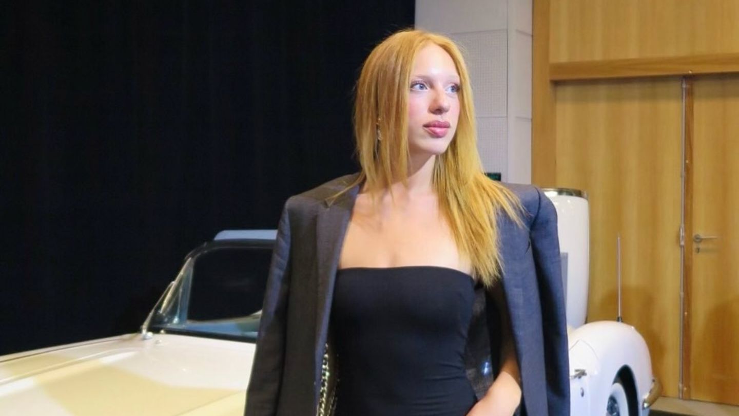 Fashion-Looks: Da rücken selbst Luxusautos in den Hintergrund
