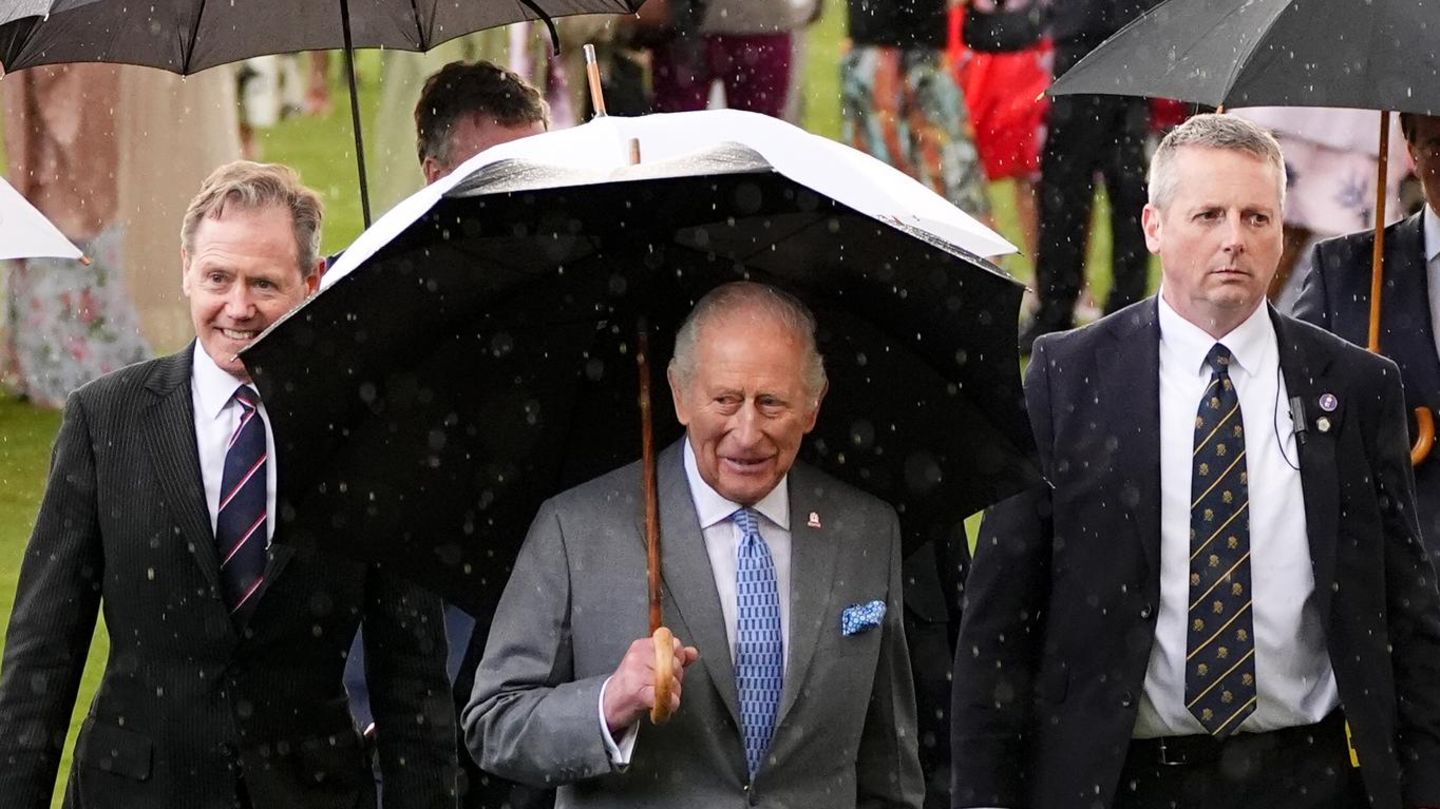 Britische Königsfamilie: König Charles trotzt dem Wetter – mit diesem Hollywoodstar