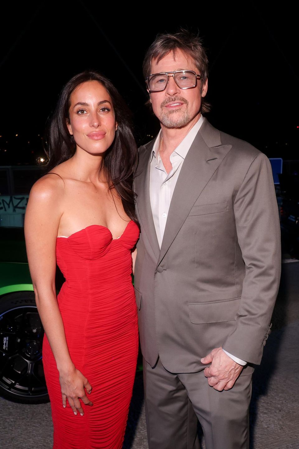 R Ines De Ramon Brad Pitt und Ines de Ramon: Mit diesen Wow-Looks feiert das It-Paar ...
