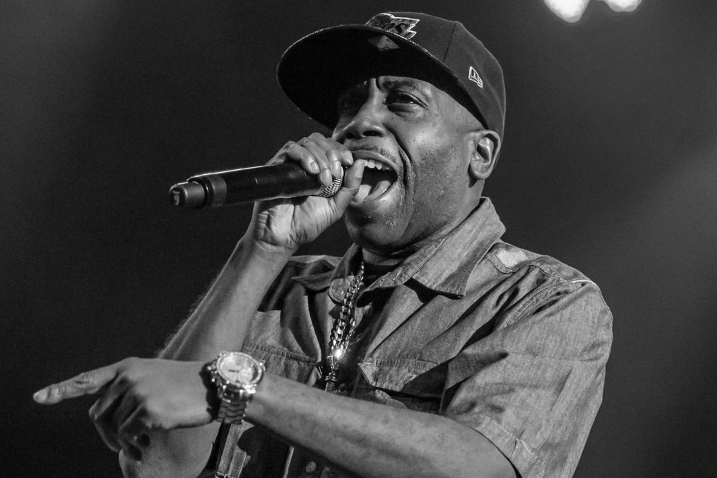 Rapper Entourage Robs Agent Rob Base: