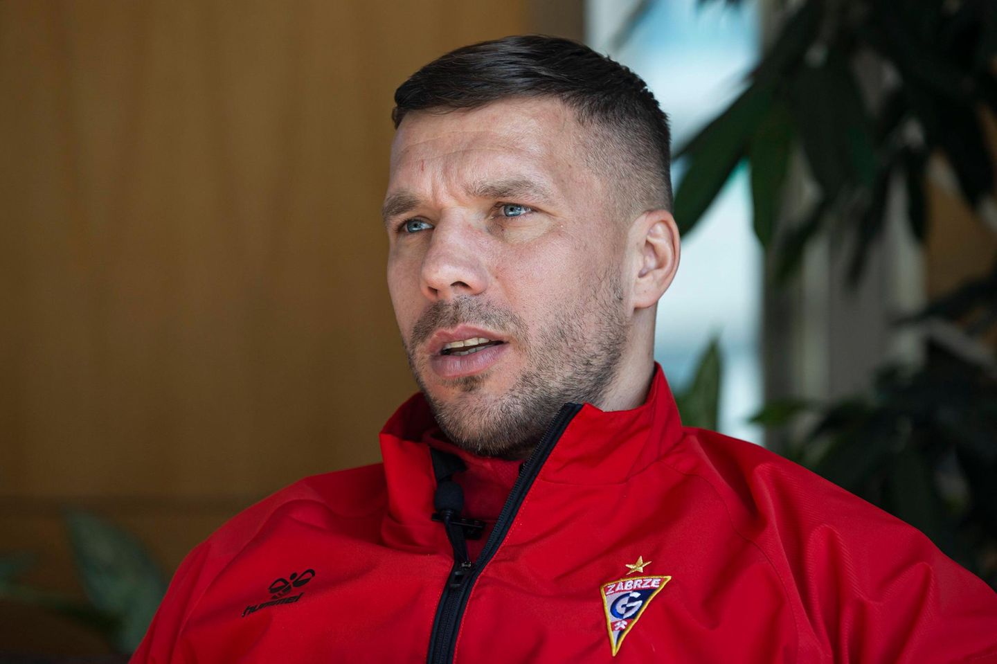 Lukas R Lukas Podolski: Netflix-Doku offenbart Liebeskrise vor Hochzeit mit ...