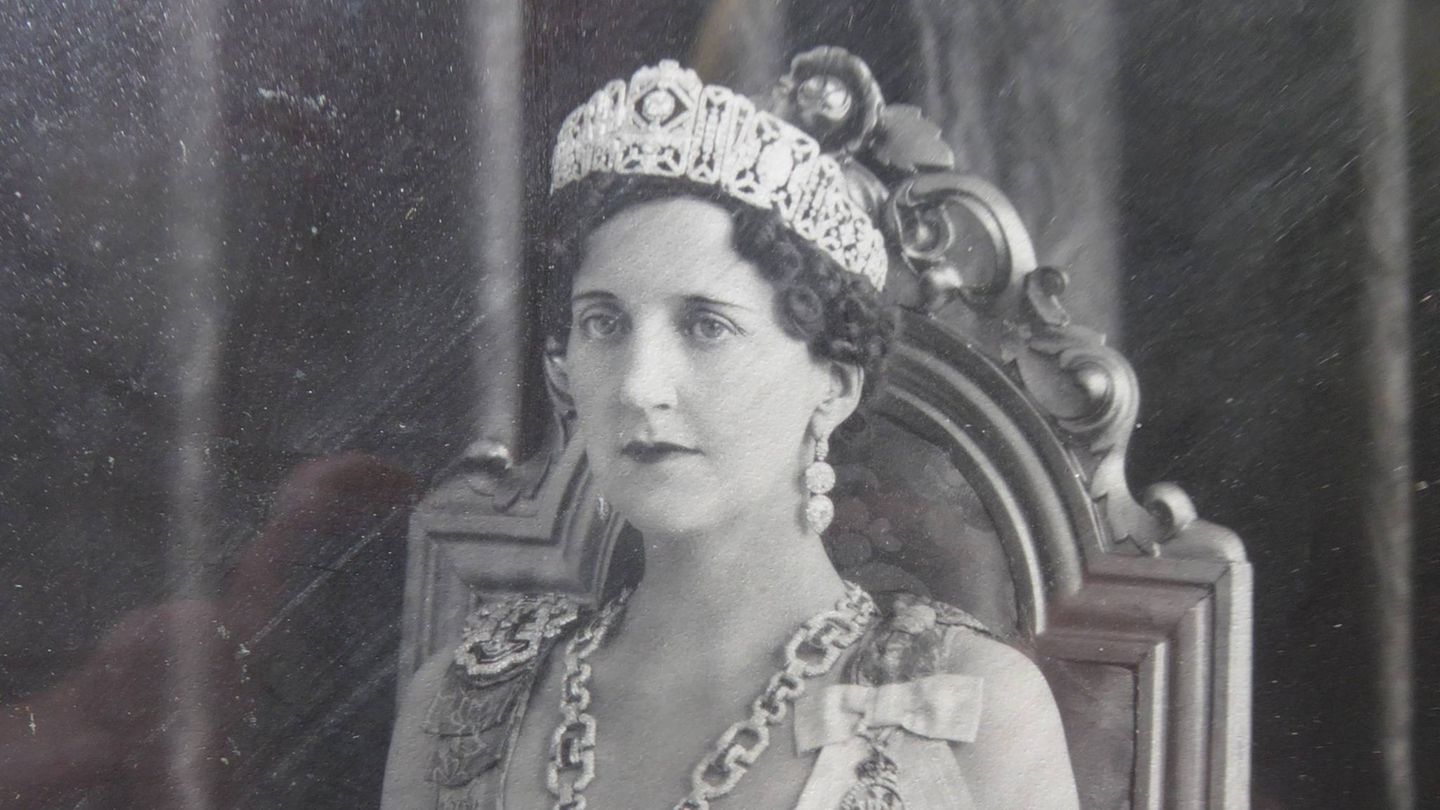 Royale Juwelen: Baroness Barboune trug ihre Kette als Diadem