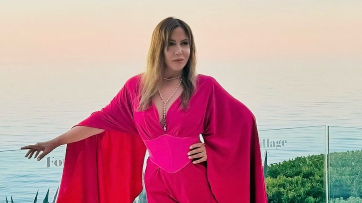 Simone Thomalla: Im roten Jumpsuit bringt sie sogar ihren Ex zum Schwärmen