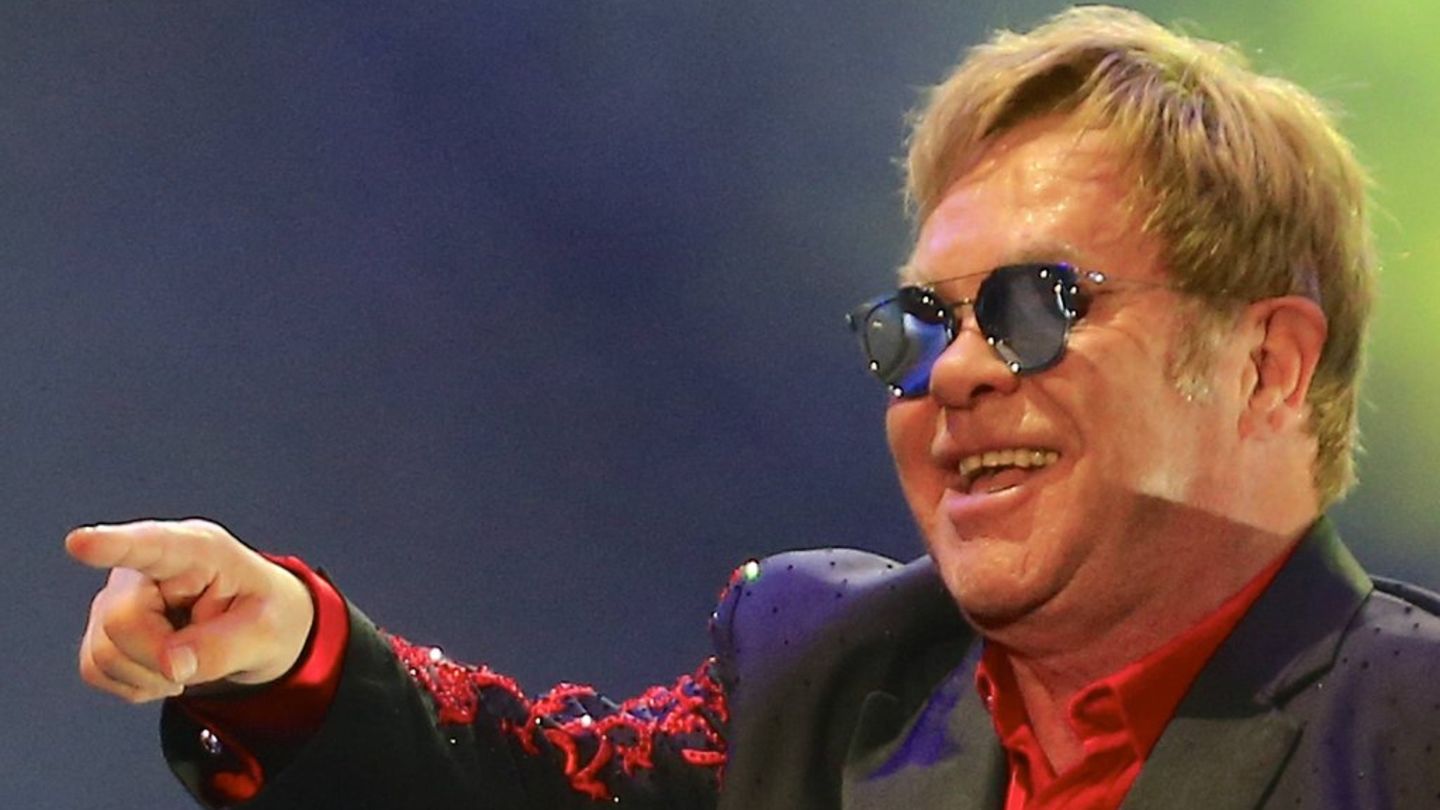 Hochzeitsparty von Dua Lipa und Callum Turner: Elton John singt für das Paar