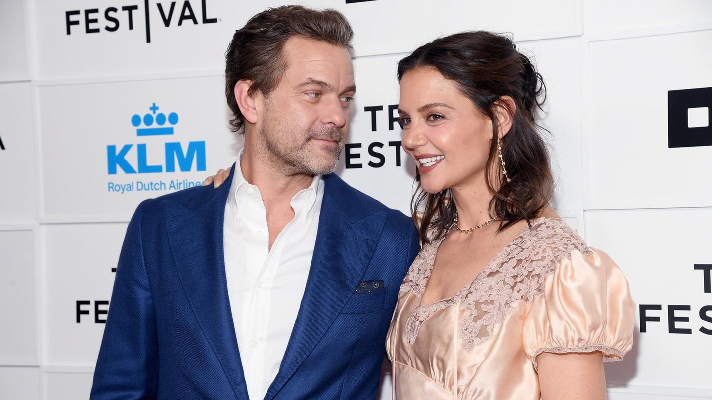 Nicht mit Katie Holmes: Joshua Jackson Händchen haltend mit Model gesichtet