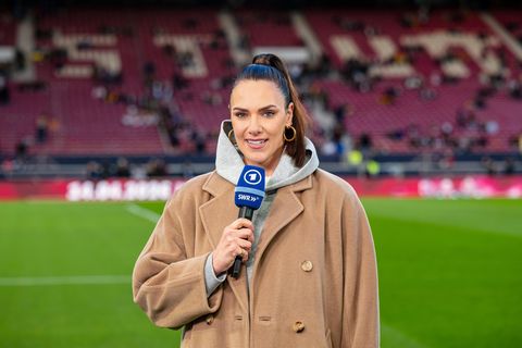 Esther Sedlaczek F nf Fakten ber Die Fu ball WM Moderatorin GALA de