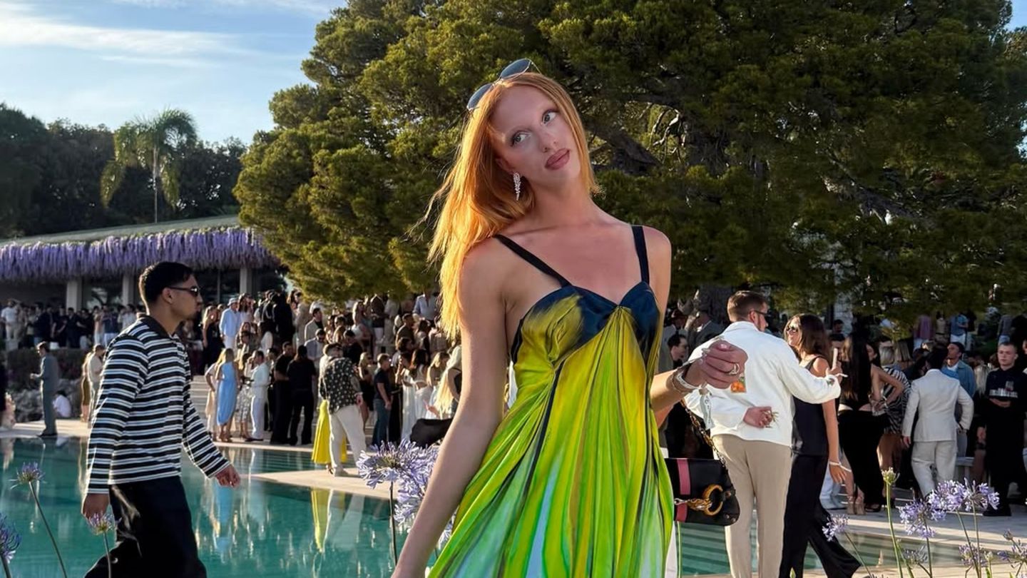 Fashion-Looks-Die-Fans-feiern-Anna-Ermakova-f-r-ihren-Schmetterlingslook