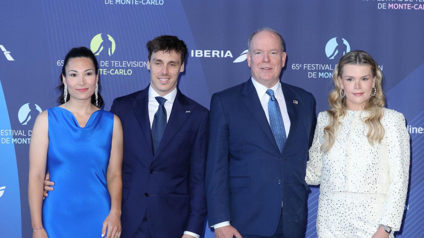Festival-de-T-l-vision-de-Monte-Carlo-F-rst-Albert-er-ffnet-Fernsehfestival-und-l-sst-Tochter-links-liegen