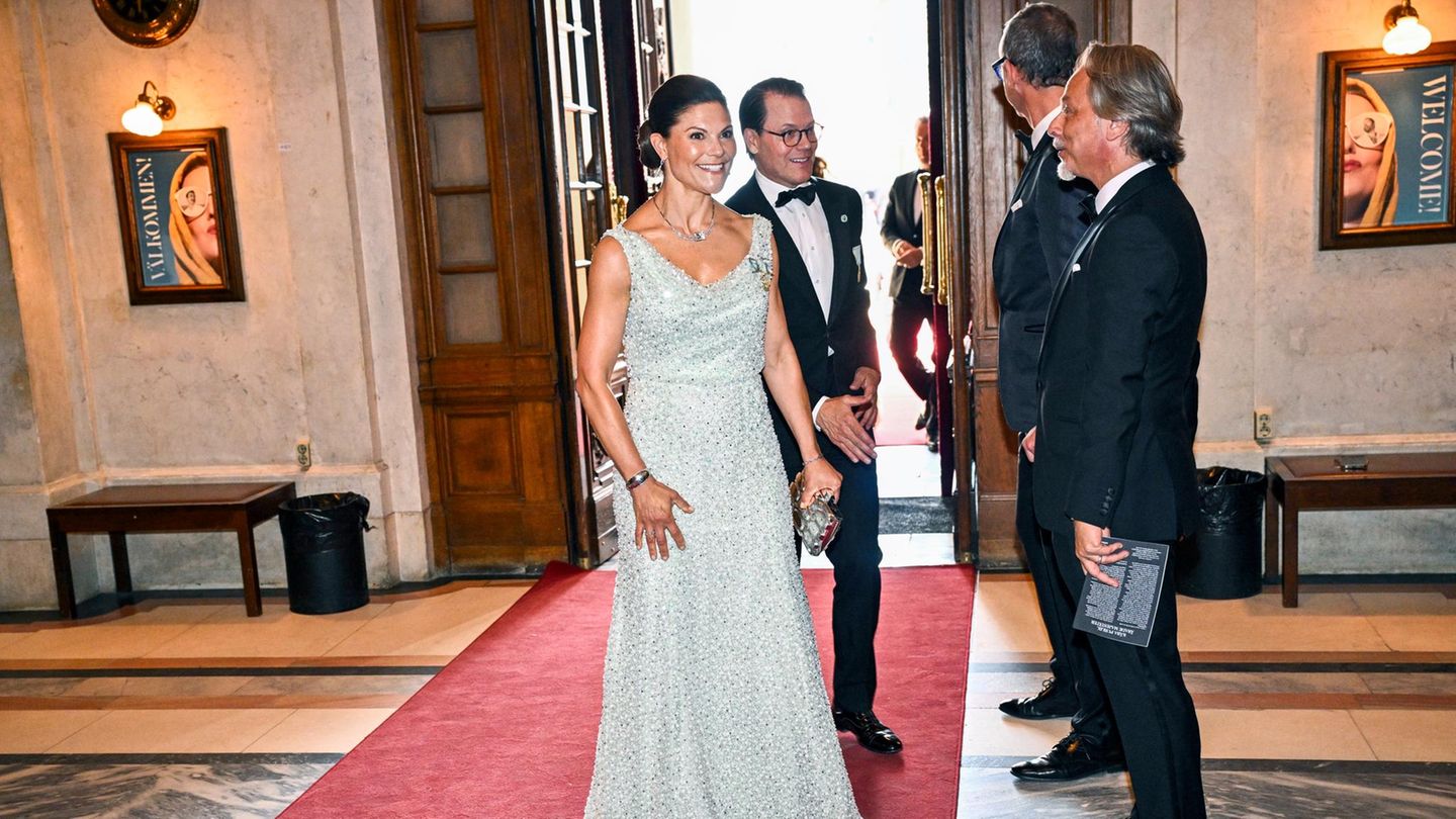 k-nigin-silvia-k-nig-carl-gustaf-silvia-und-carl-gustaf-laden-zum-konzert-in-die-k-nigliche-oper