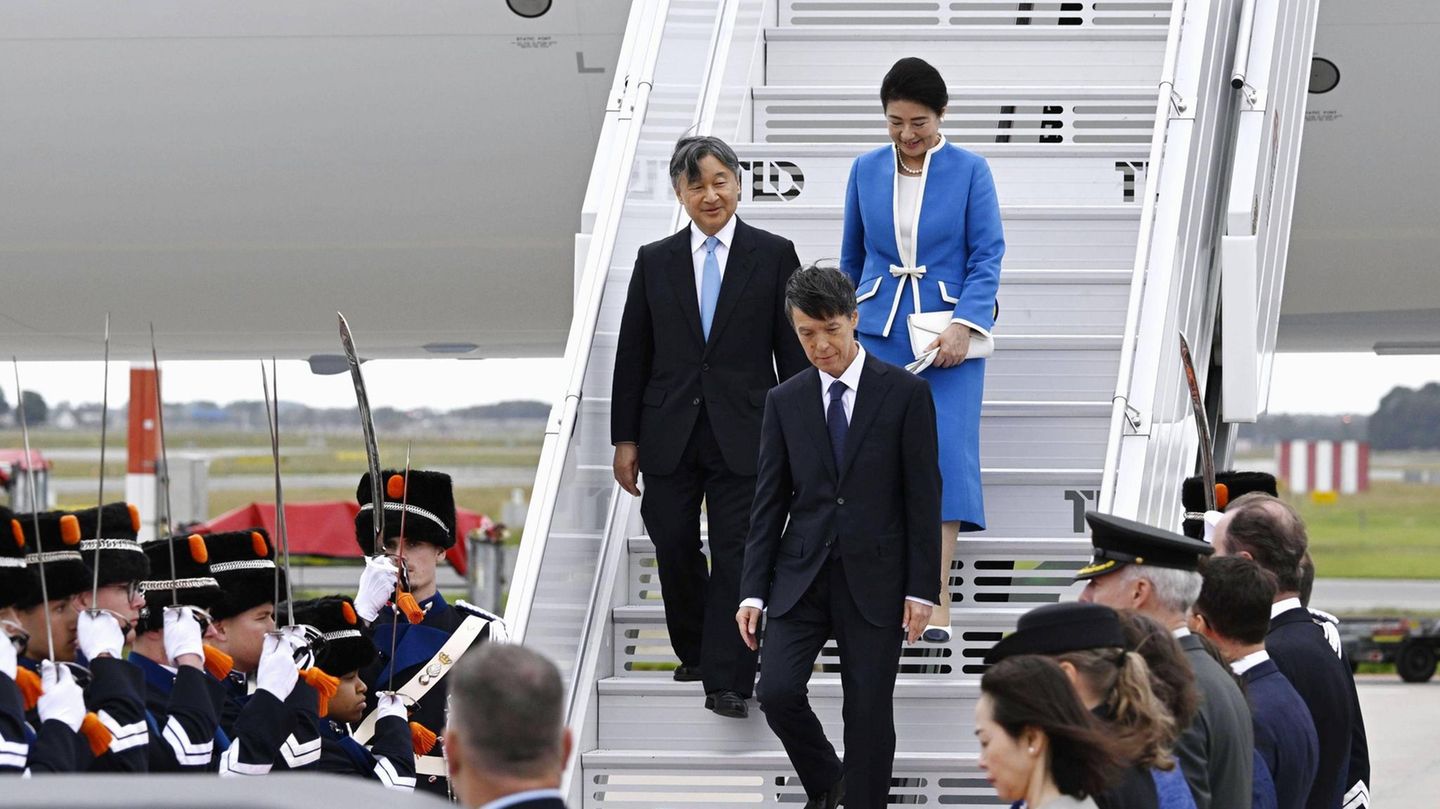 Royals-auf-Reisen-Das-japanische-Kaiserpaar-ist-in-Amsterdam-gelandet