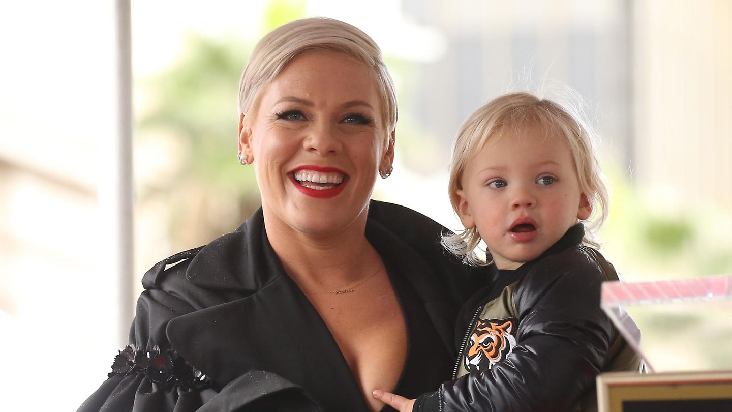 Star-Kids-So-s-zeigt-Pinks-Sohn-dass-er-zu-ihr-geh-rt