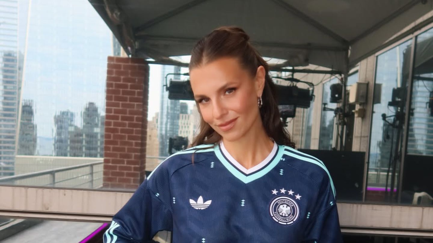 Fashion-Looks-So-stylisch-feiert-sie-den-erfolgreichen-WM-Auftakt