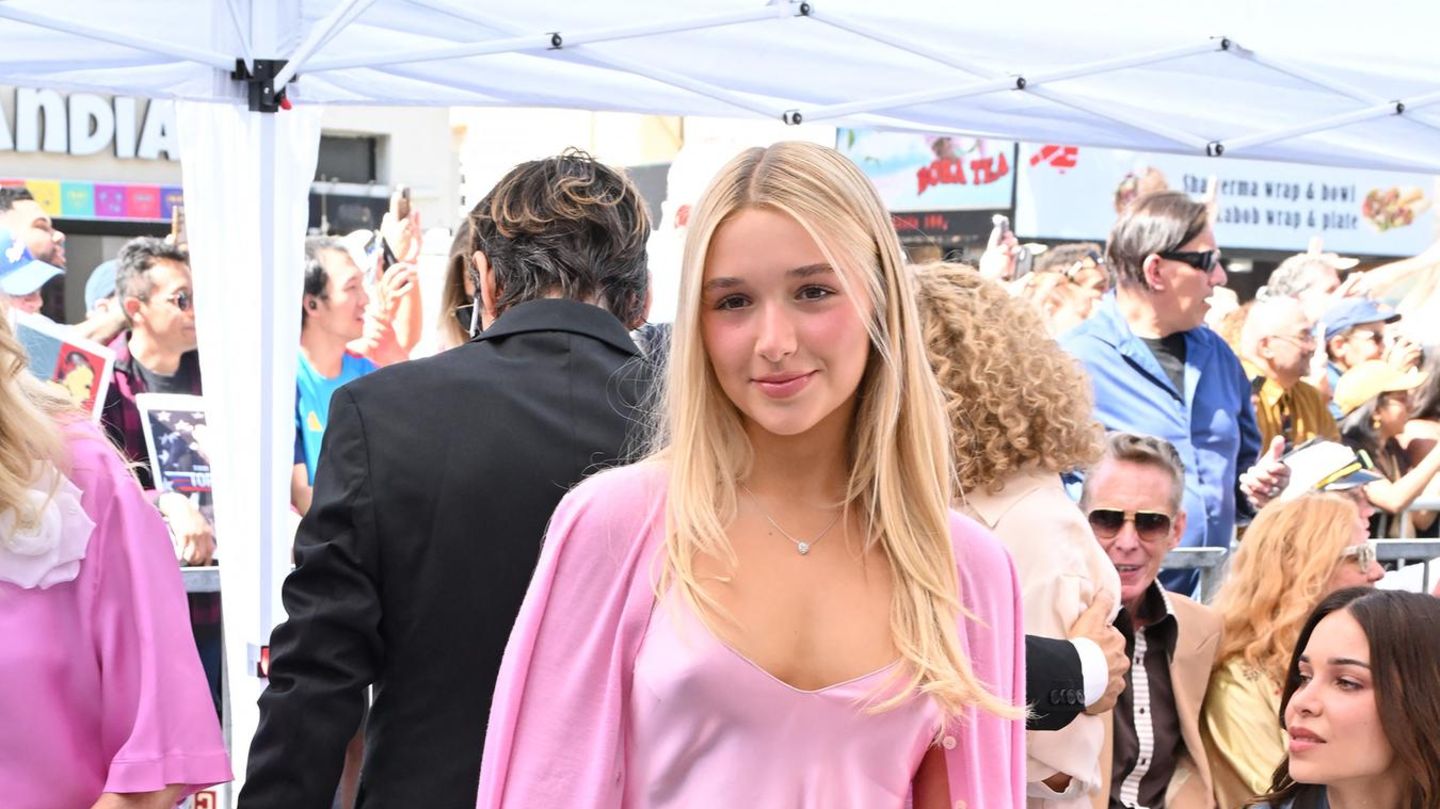 High-Heels-Sneaker-Co-Harper-Seven-Beckham-sucht-sich-die-B-rde-hier-buchst-blich-selbst-aus
