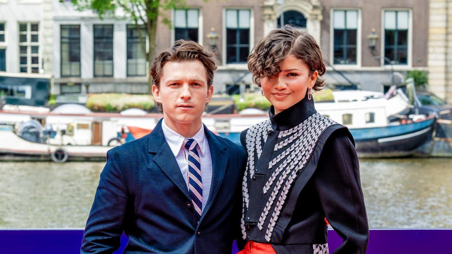 Couple-Looks-Gemeinsamer-Red-Carpet-Auftritt-wird-f-r-ihn-fast-zur-Herausforderung