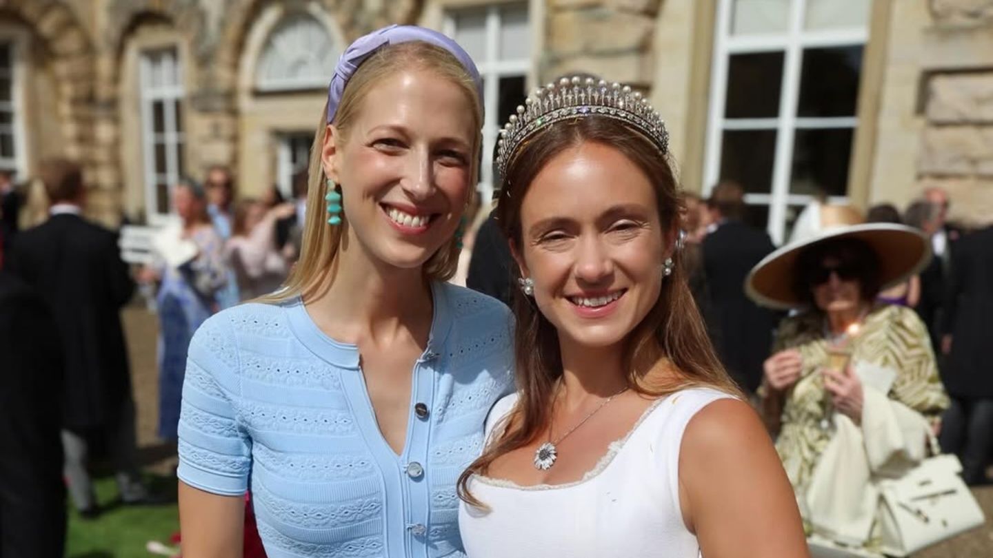 Prominente-Hochzeitsg-ste-mit-Stil-Bei-royaler-Hochzeit-strahlt-sie-mit-der-Braut-um-die-Wette