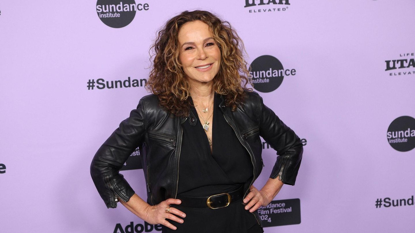 Jennifer-Grey-berraschung-Sie-begeistert-das-Netz-mit-Oben-ohne-Schnappschuss