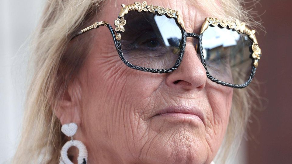 Bei ihrem ersten öffentlichen Auftritt nach dem Tod ihres Enkels wirkt Diana Körner nachdenklich und in sich gekehrt.