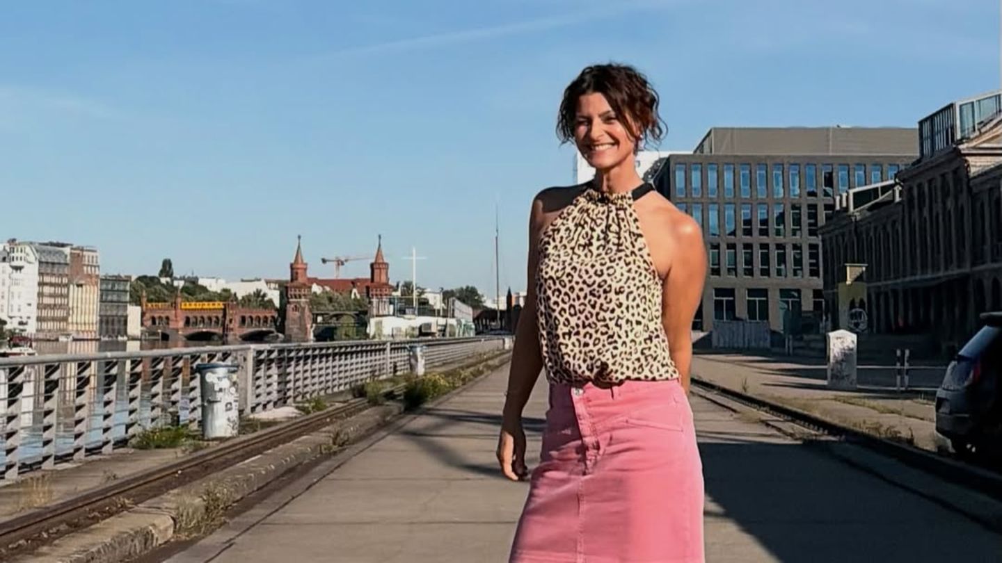 Fashion-Looks-von-Frauke-Ludowig-Co-Im-sexy-Minirock-l-st-sie-eine-weitere-Hitzewelle-aus