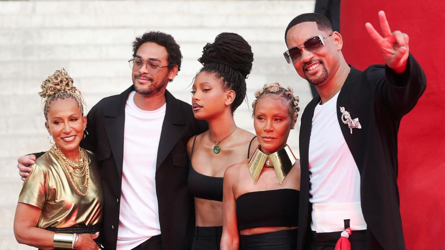 Mailand-Paris-Co-So-stylisch-mischt-er-mit-seiner-Familie-die-Paris-Fashion-Week-auf