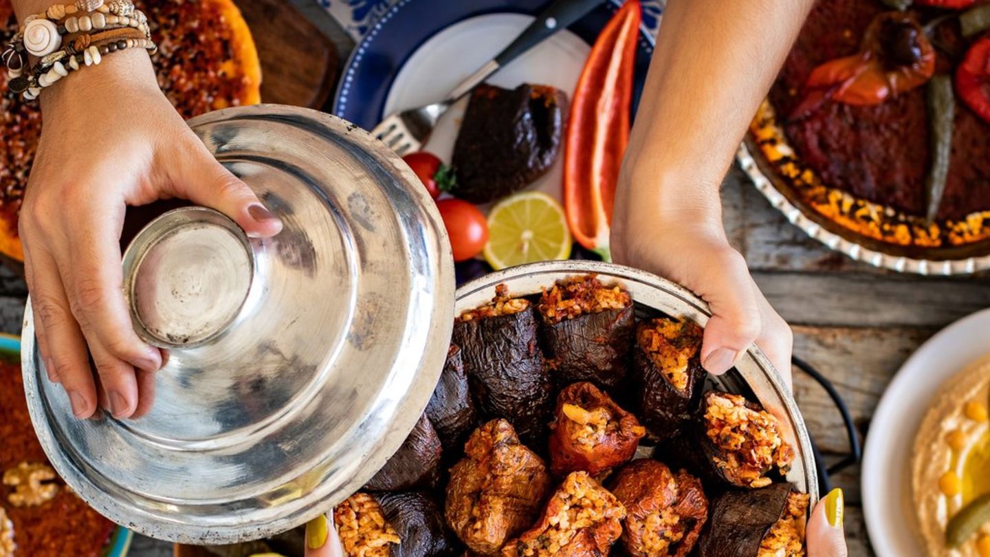 "Meze" von Ali Güngörmüş: Drei mediterrane Gerichte zum Teilen