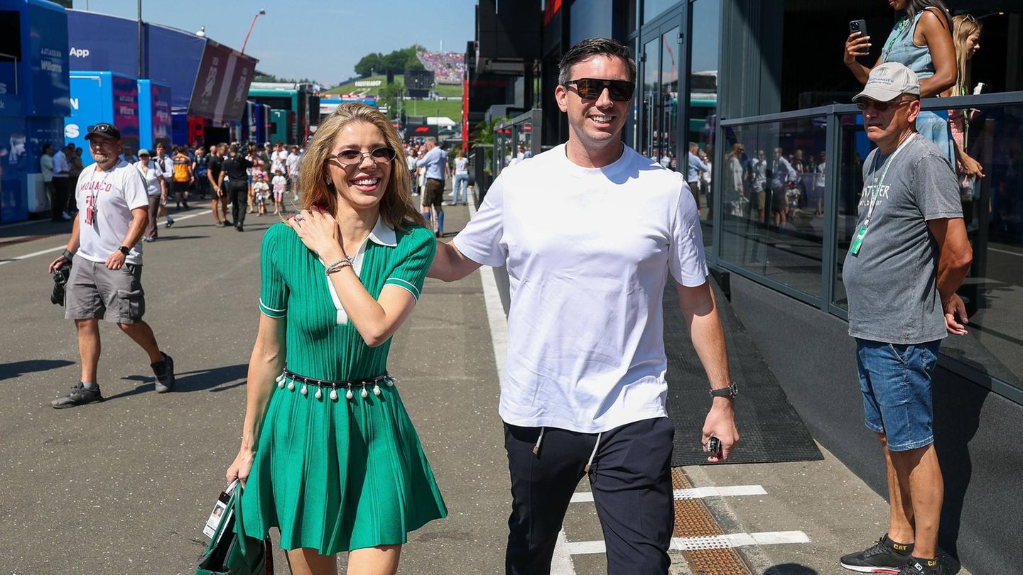 Victoria-Swarovski-Mark-Mateschitz-Turtelshow-mit-funkelndem-Liebesbeweis