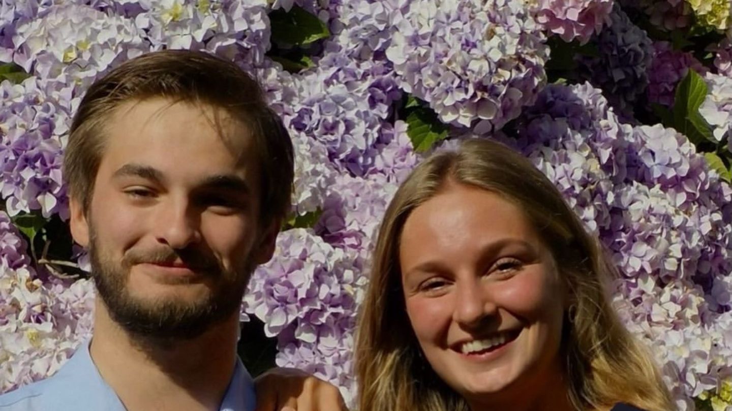 Funkelnde-Hochkar-ter-Zufall-Ihr-Verlobungsring-erinnert-an-ikonischsten-Klunker-aller-Zeiten