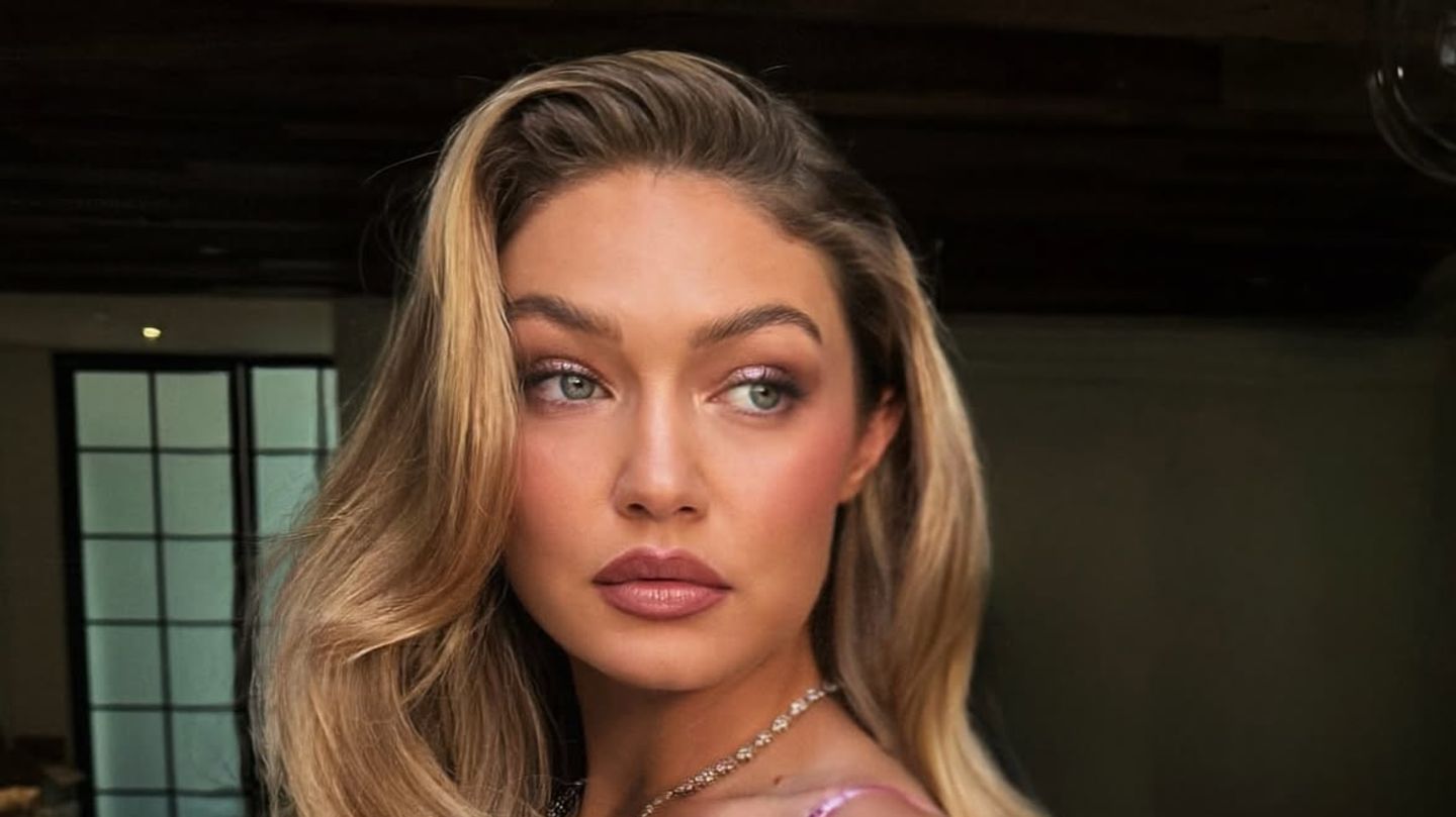 Taylor-Swift-Travis-Kelce-Die-sch-nsten-Beauty-Fashion-Looks-ihrer-Hochzeitsg-ste
