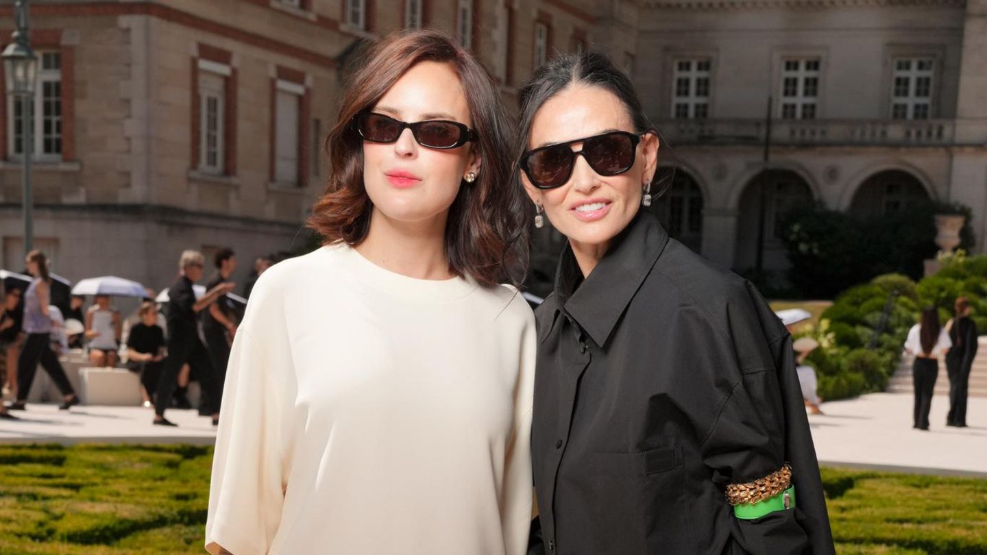 Paris Haute Couture: Bei Tallulah Willis und Demi Moore gibt es coolen Glamour im Doppelpack