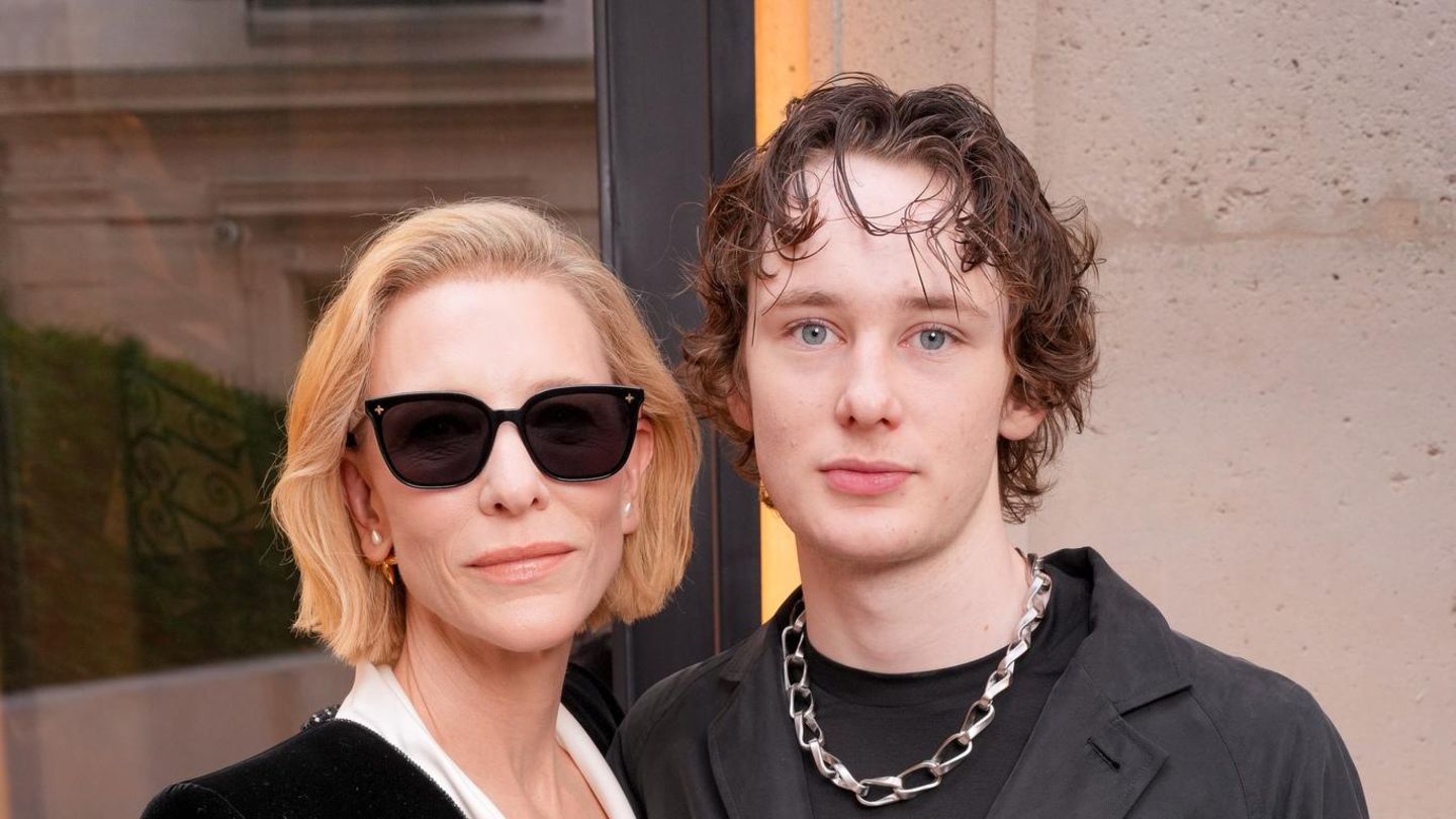 Cate Blanchett: Mit ihrem Sohn zieht sie bei Giorgio-Armani-Show alle Blicke auf sich