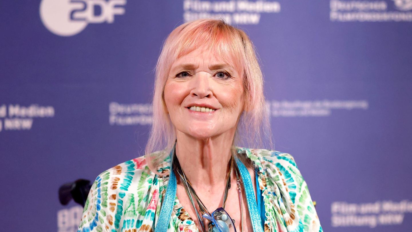 Gaby Köster: Ein Augenblick zurück auf Red Carpet! Gaby Köster zeigt sich bei Filmpremiere